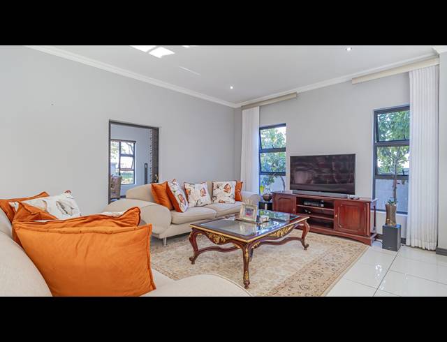 7 BEDROOM HOUSE FOR SALE IN MIDLANDS ESTATE